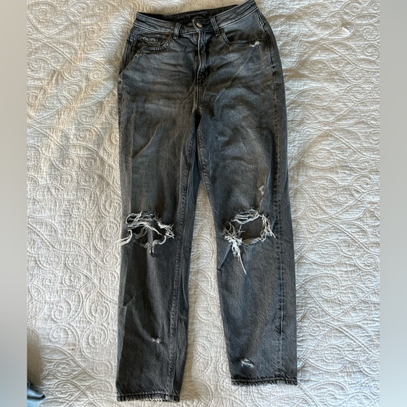 American Eagle high-waisted ripped mom jeans (SIZE 2 SHORT) - Picture 1 of 5